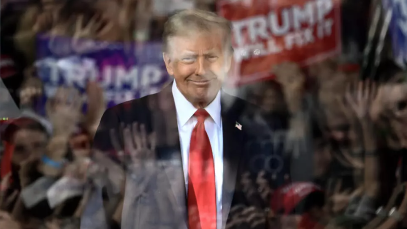 Donald Trump, el 2 de noviembre de 2024, en el aeropuerto de Gastonia en Carolina del Norte durante su campaña para la elección presidencial estadounidense.