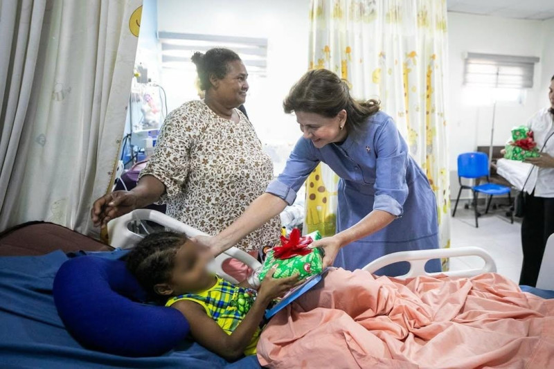 Raquel Peña visita Hospital Infantil Regional Universitario Doctor Arturo Grullón/ Foto Externa