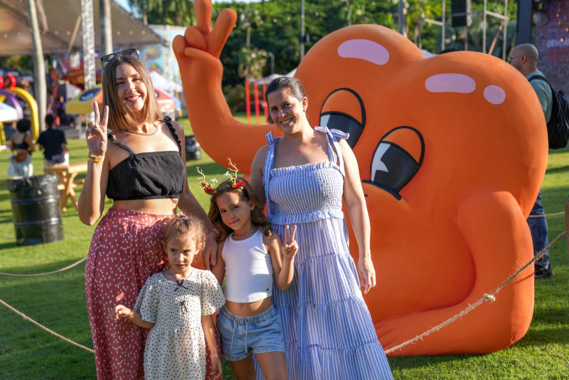 Lena Vargas, Mónika Suárez y las niñas Carlota y Maia