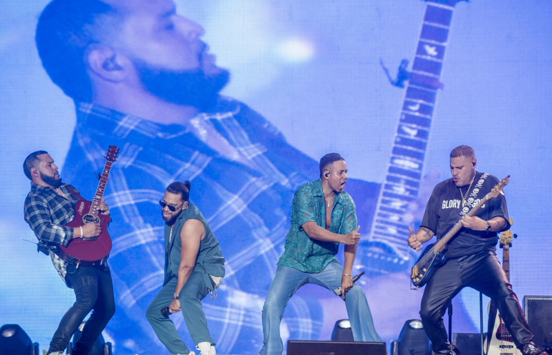 Aventura en el segundo de su serie de conciertos en el Estadio Olímpico