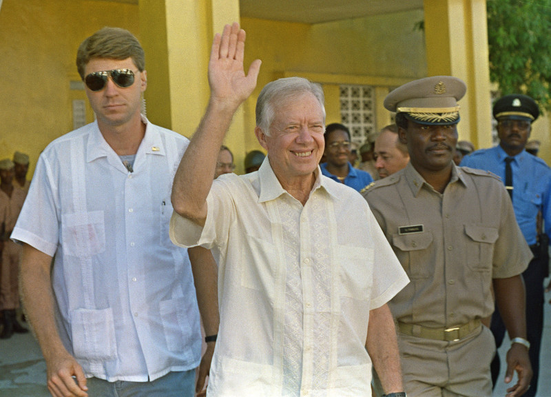 Jimmy Carter tras reunirse el 22 de septiembre de 1990 en Puerto Príncipe con las autoridades para hablar sobre las próximas elecciones en Haití.