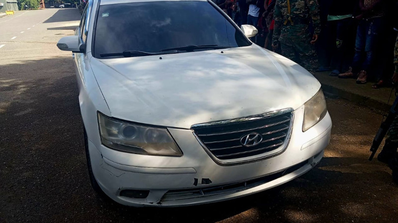 carro marca Hyundai, modelo Sonata, color blanco, placa A668125