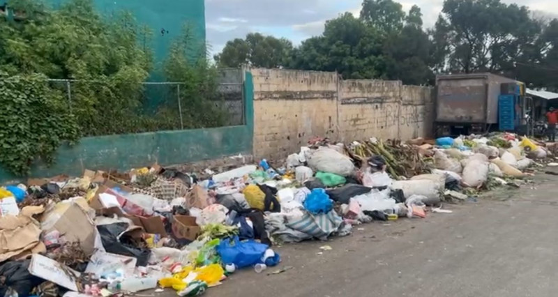 Basura en el Mercado de Barahona.