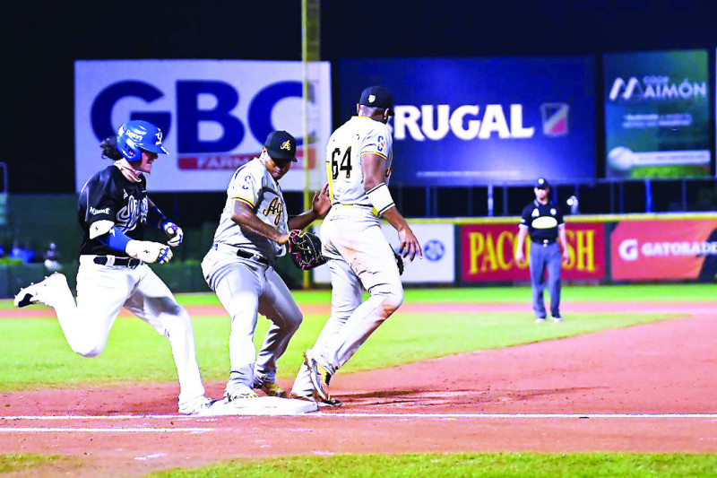 Un momento de un pasado encuentro entre las Águilas Cibaeñas y los Tigres del Licey.