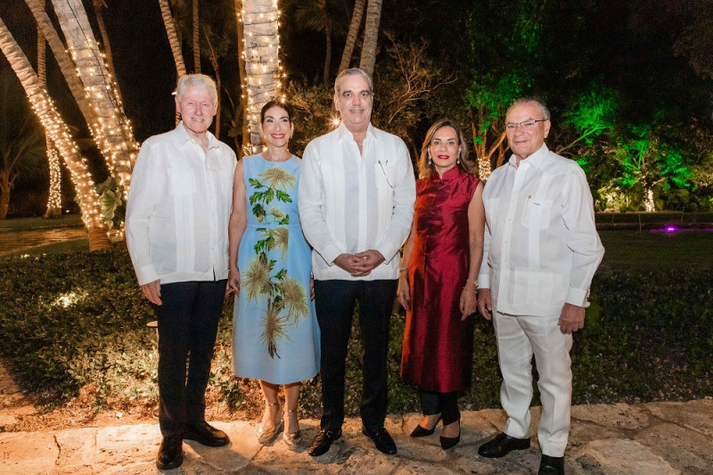 Bill Clinton, Raquel Arbaje, Luis Abinader, Haydée Rainieri y Frank Rainieri