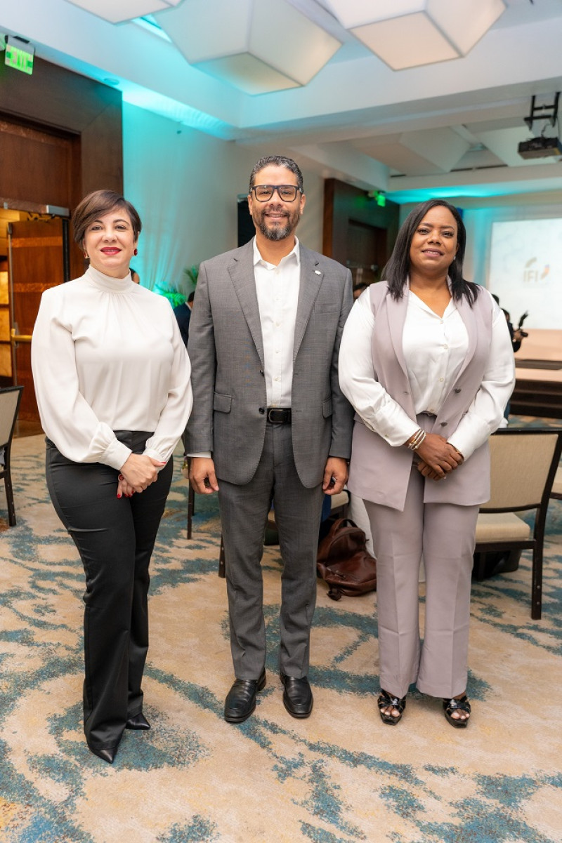 Harally López, Carlos Flores y Yuderka Montero.