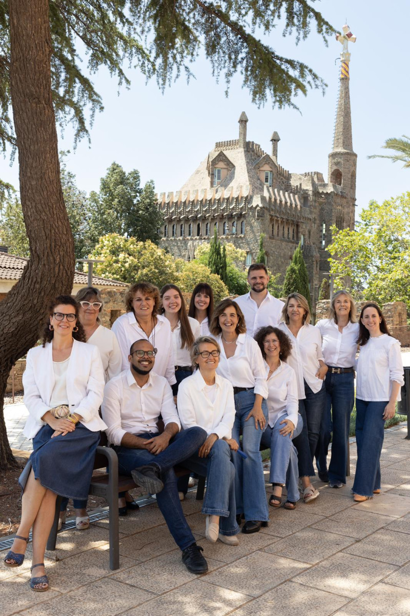 Laura Amado y su equipo de trabajo, con quien ejerce sus teorías sobre el agradecimiento. "Es una manera de humanizar la relación laboral". Foto cedida.