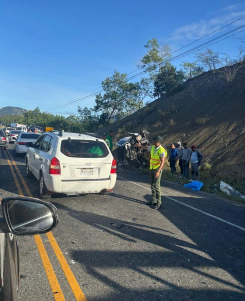 El tránsito en la carretera Baní - Azua estuvo congestionado por varias horas