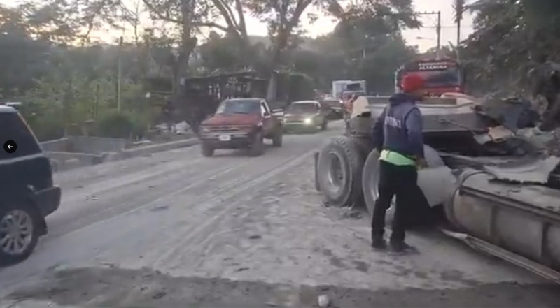 Accidente entre patana y banca de apuestas deja dos muertos