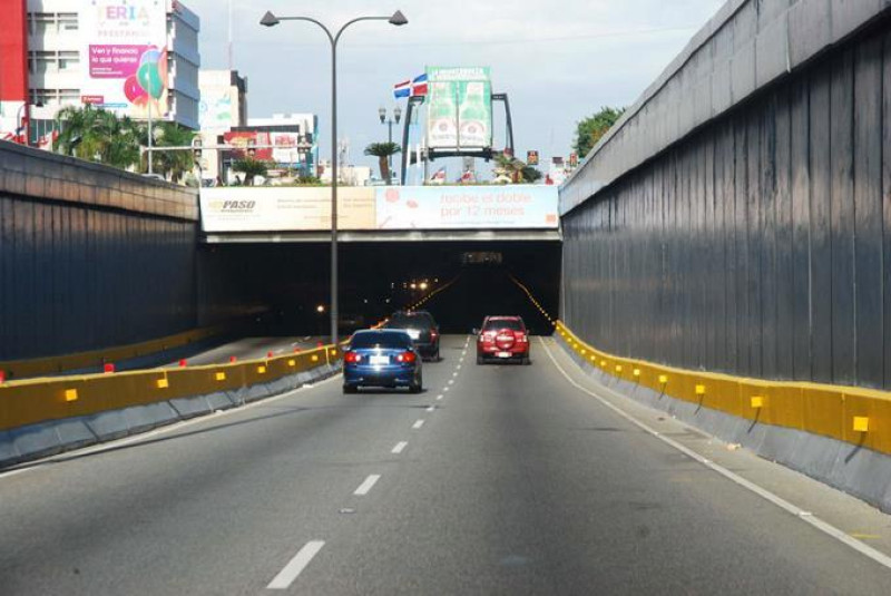 Tunel o paso a desnivel de la Avenida 27 de Febrero, entre las avenidas Winston Churchill y Abraham Lincoln