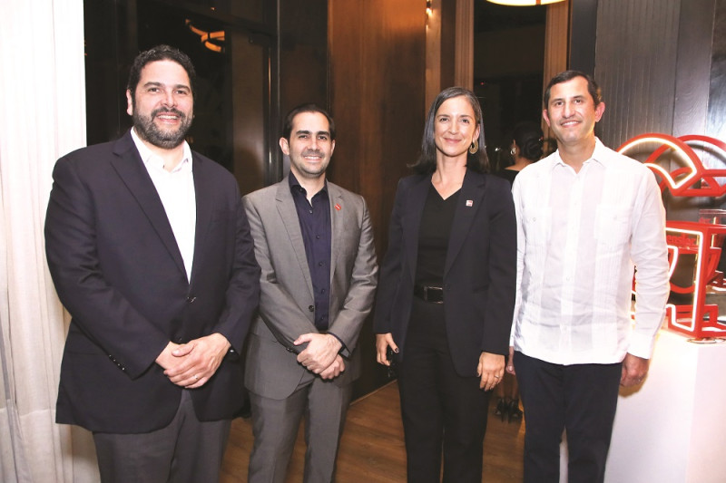 José Miguel Vega, Javier Pérez, Lola Guevara y Roberto Herrera.