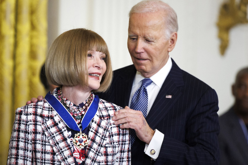 Anna Wintour, editora en jefe de Vogue, recibe la Medalla Presidencial de la Libertad