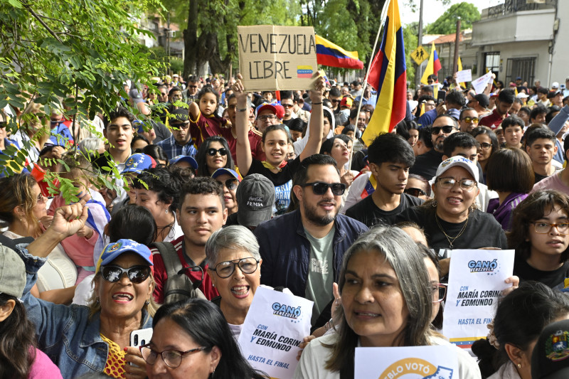 Los venezolanos en Uruguay se reúnen en apoyo al líder opositor venezolano