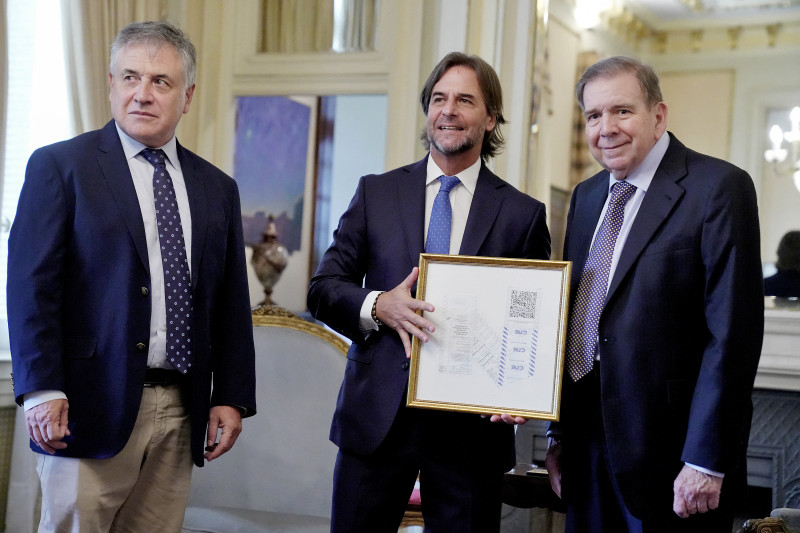 Luis Lacalle (centro), Omar Paganini (izquierda) y Edmundo González Urrutia