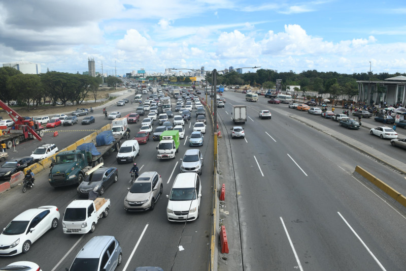 El kilometro 9 de la Autopista Duarte, bajo obras de remodelación por el Ministerio de Obras Públicas