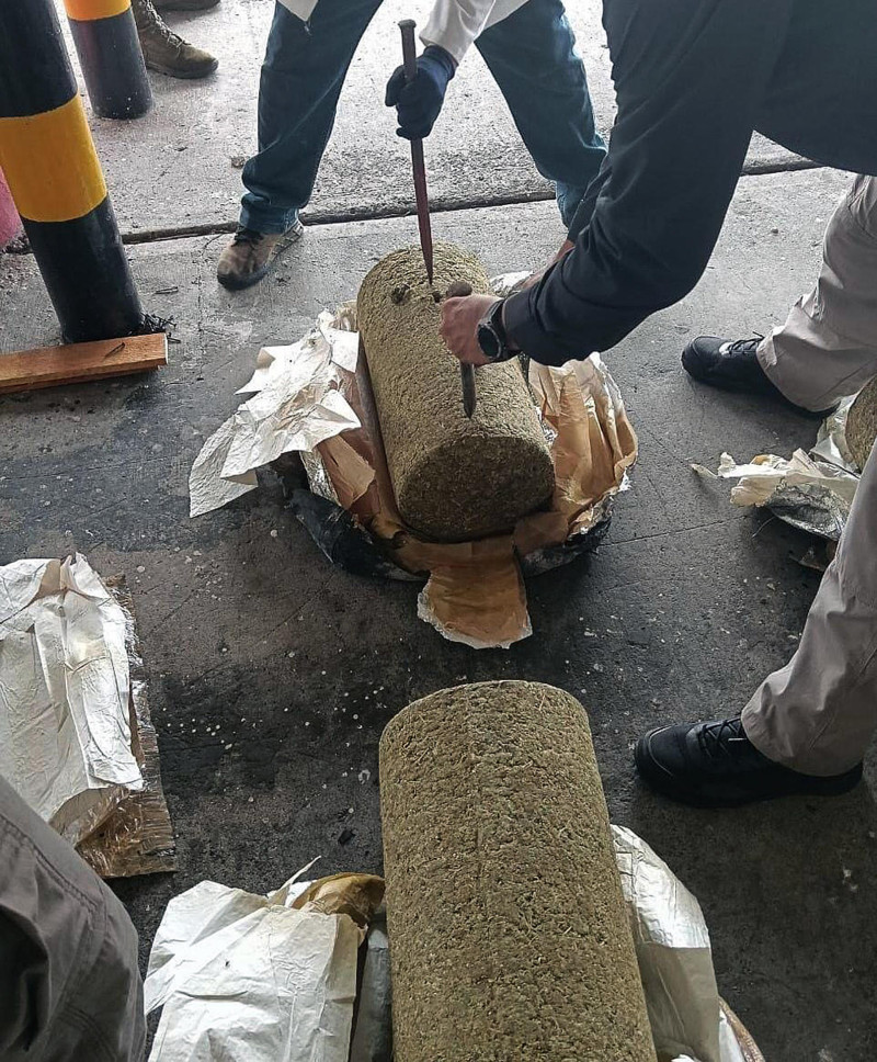 Fotografía cedida este sábado por la Fiscalía General de la República (FGR), en la que se observa un decomiso de marihuana en la ciudad de Veracruz (México).