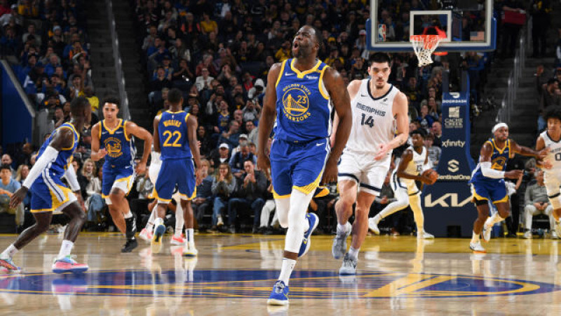 Draymon Green festeja luego de marcar un triple en el choque en que los Warriors se impusieron a los Grizzlies.