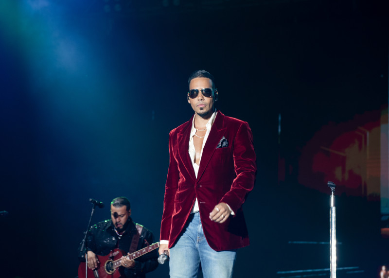 Romeo Santos afirma que nadie representa a RD como él.