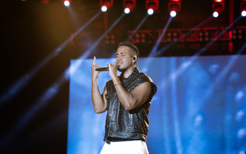 Romeo Santos no canta "Suegra" en su último concierto con Aventura en el Olímpico.