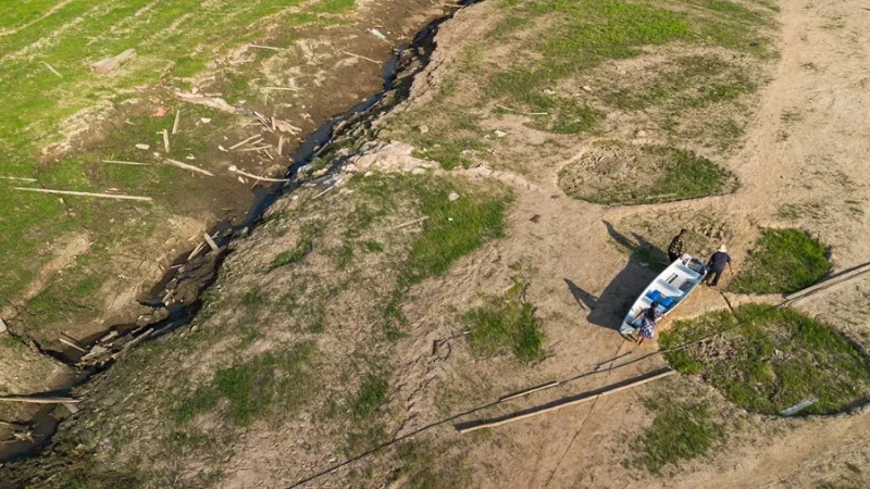 Vista aérea de una región del Amazonas afectada por la sequía.