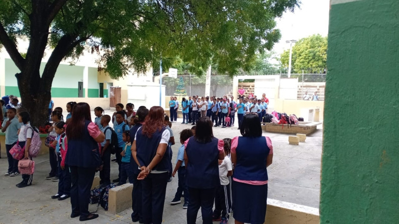 Las escuelas en Barahona reanudaron las clases con baja asistencia estudiantil.