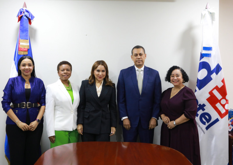 Maripili Florentino, Miguelina Ramírez Kelly, Mayra Jiménez, Guido Gómez Mazara y Yirdalina Tatem.