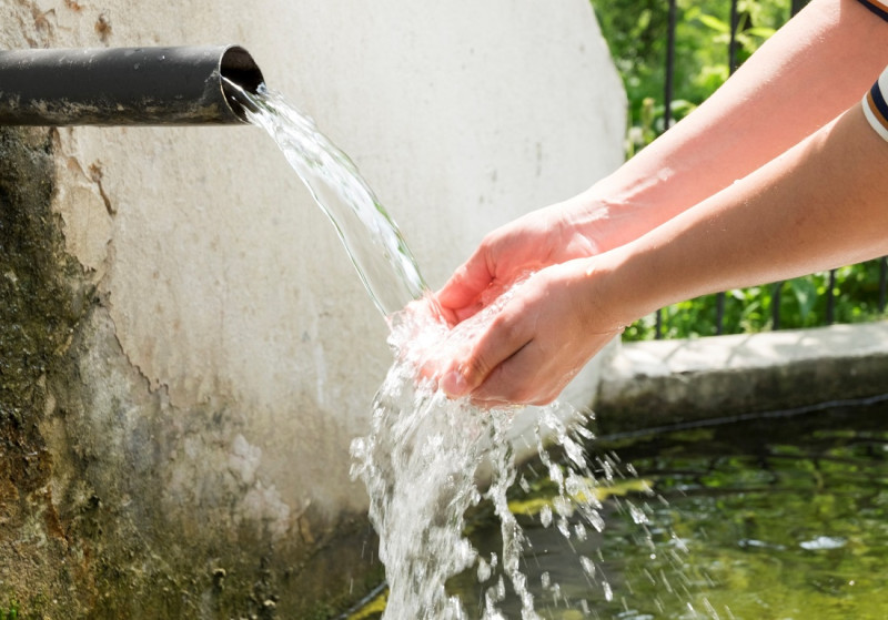 La cobertura de servicios de agua por acueducto es menor del 86%.