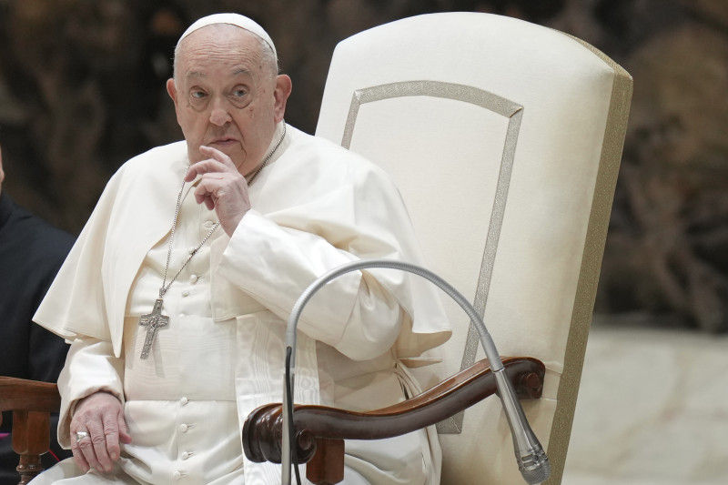 El papa Francisco durante su audiencia general semanal, en el Salón Pablo VI, en el Vaticano, el 8 de enero de 2025. (AP Foto/Alessandra Tarantino)