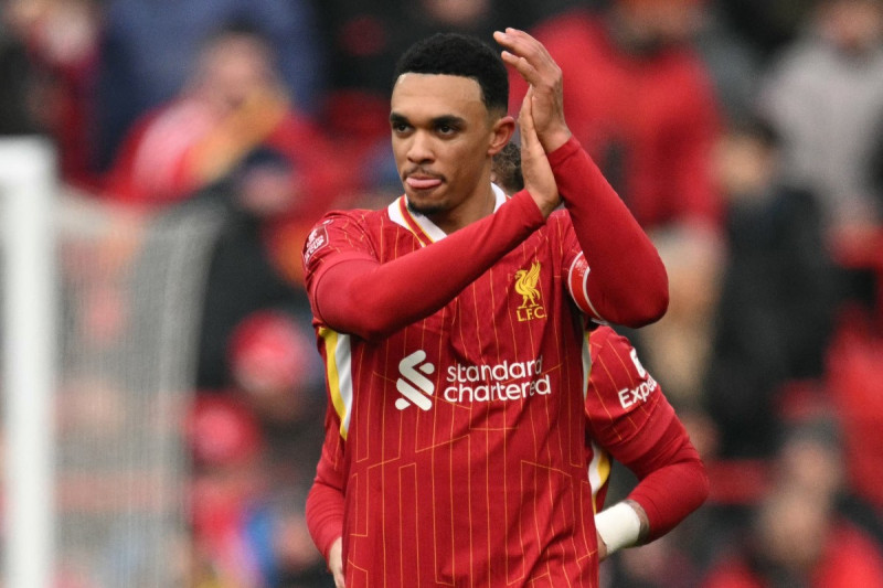 Trent Alexander-Arnold celebra tras anotar el segundo gol de su equipo durante el partido de fútbol de la tercera ronda de la FA Cup entre el Liverpool y el Accrington Stanley en Anfield, el 11 de enero de 2025