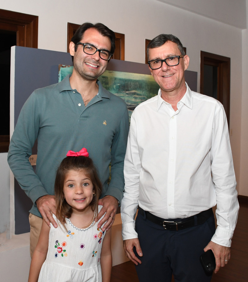 Javier Rodríguez, Mía Rodríguez y Padre Jorge William Hernández