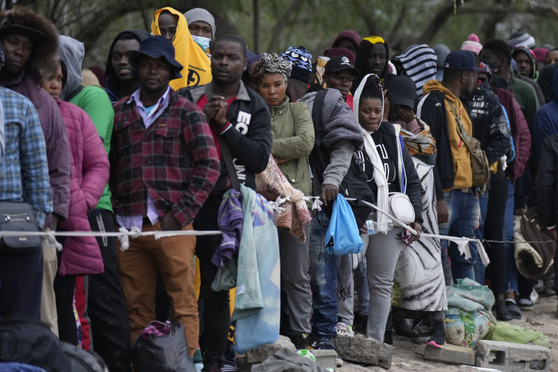 Migrantes haitianos que esperan solicitar asilo en Estados Unidos