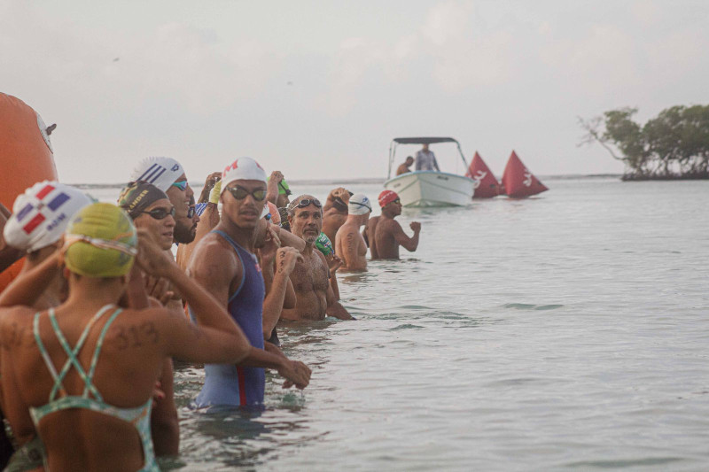 Un momento durante la pasada versión del Abierto de Natación de Aguas Abiertas en Boca Chica.