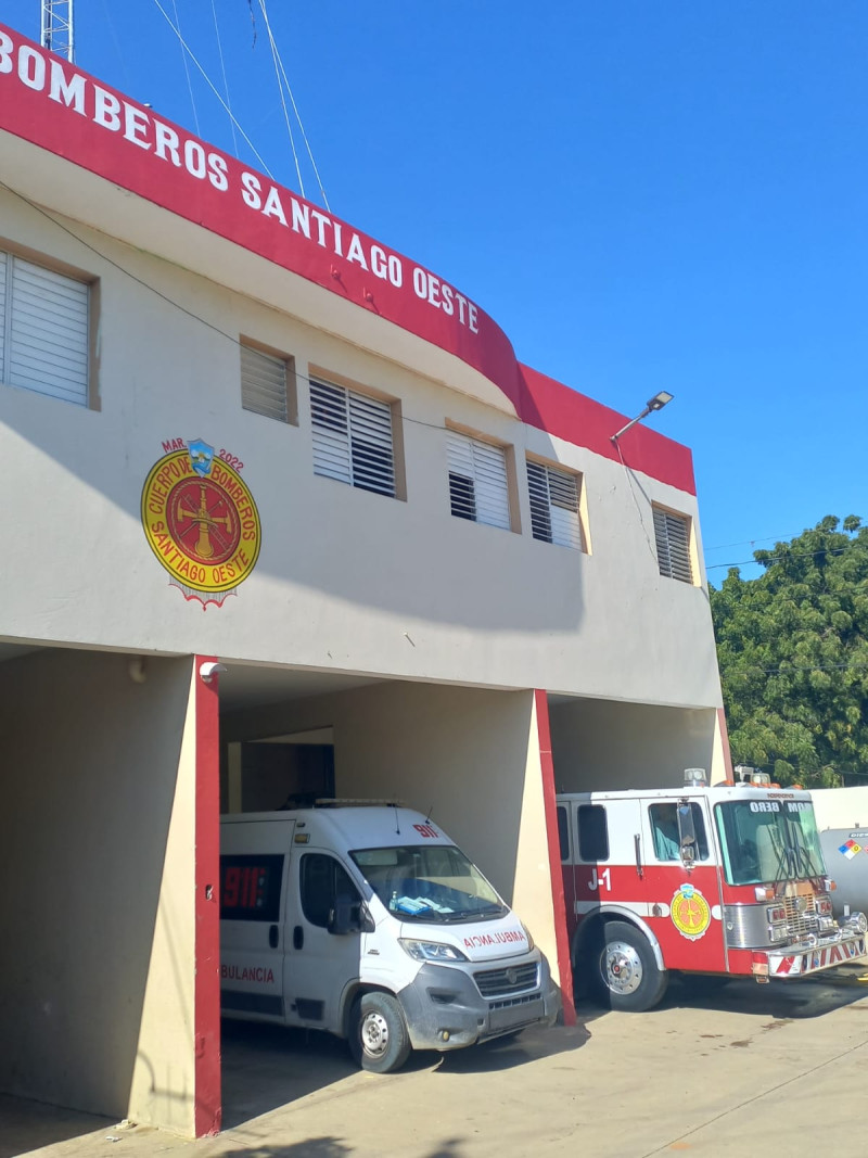 La estación de los bomberos de Santiago Oeste que operan con precariedades.