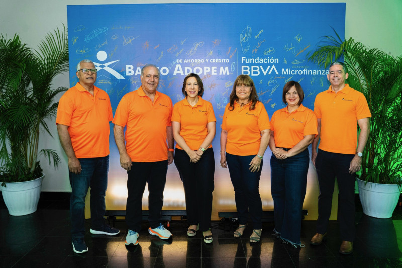 Fernando Pérez, Ricardo Canalda, Mercedes Canalda de Beras-Goico, Eva Carvajal, Sonia Reyes y Juan Terrero.