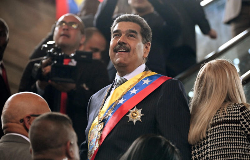 El presidente de Venezuela, Nicolás Maduro, llega para pronunciar su discurso anual ante el parlamento en Caracas el 15 de enero de 2025.