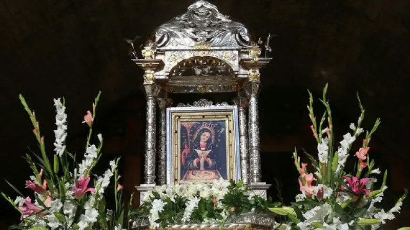 Imagen de la Virgen Nuestra Señora de La Altagracia, la protectora del pueblo dominicano.