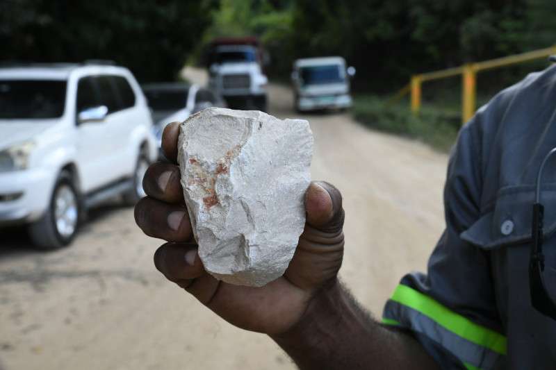 La piedra caliza de la zona de Borbón es muy demandada. “Es la única del país que contiene un 99.5% de carbonato de calcio”, dijeron los mineros a Listín Diario.