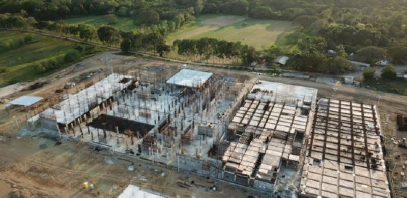 Vista aérea de cuando inició la construcción del nuevo Hospital Regional San Vicente de Paúl en 2020.