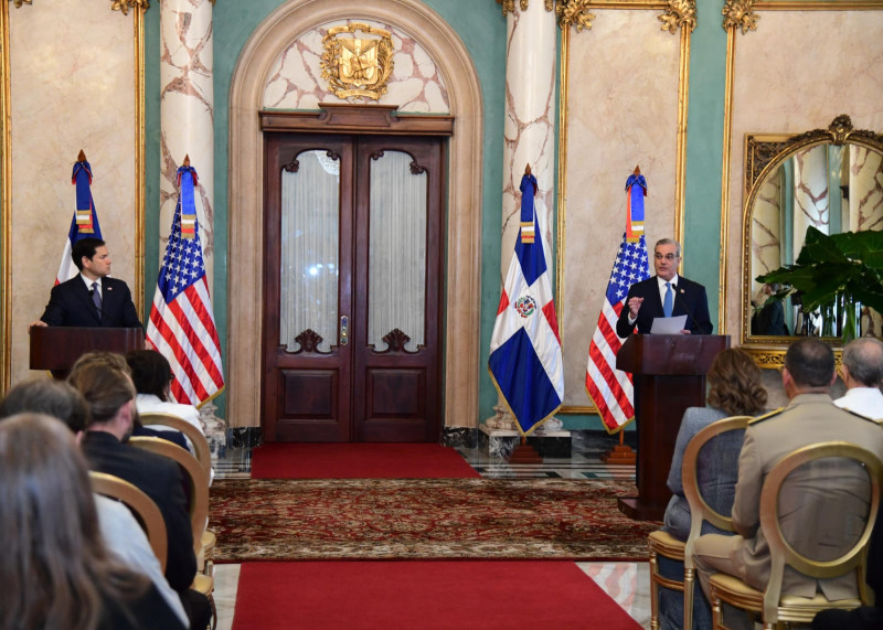 El secretario de Estado norteamericano, Marco Rubio, y el presidente Luis Abinader durante una conferencia de prensa conjunta en el Palacio Nacional el jueves 8 de enero de 2025.