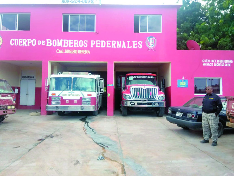 Imágenes como esta, del Cuerpo de Bomberos de Pedernales, tiene identidad con las de los cuerpos de socorro de Bahoruco.