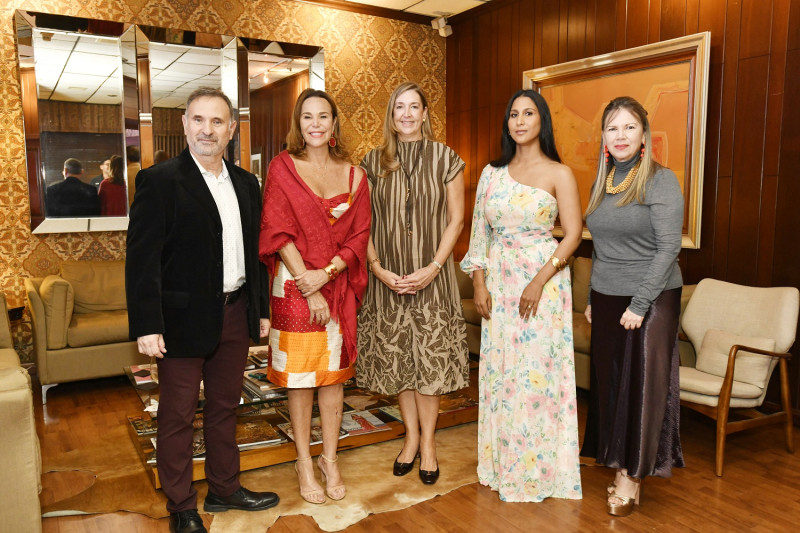 Carlos Veitía, Rosanna Rivera, Marisol Rodríguez Copello, Nathalie Peña Comas y Margarita Miranda de Mitrov