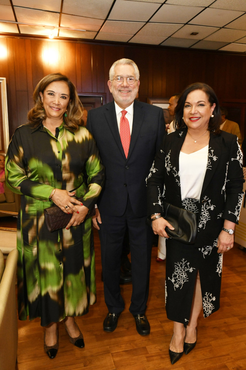 Gema Hidalgo de Vargas, Enrique Valdez y Fabiola Herrera de Valdez