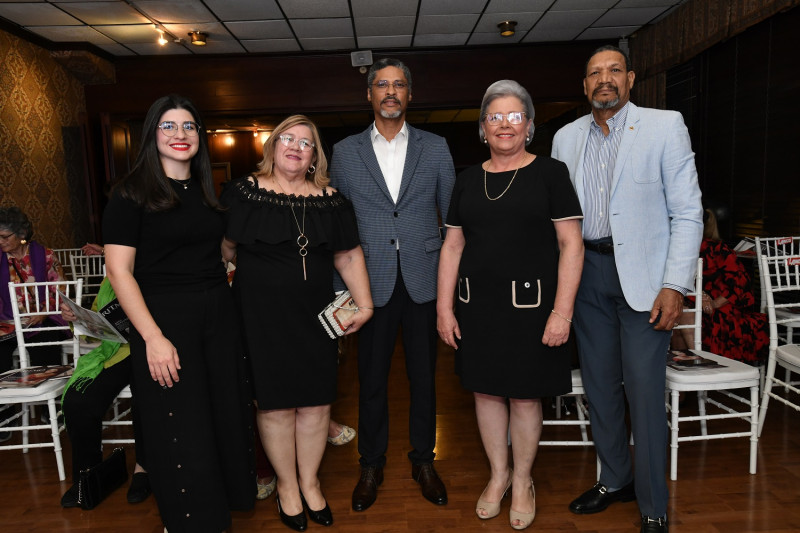 Rebeca Massalles, Raquel Vargas de Rincón, Alberto Rincón, Cándida Mejía y José Peralta.