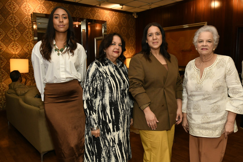 Vera Peralta, Jaqueline Pérez, María Sanz y Marianela Pina.