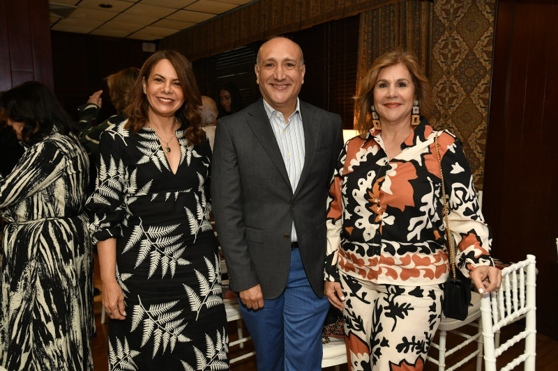 Mireya Borrell, José Fernández y Fanny Fernández