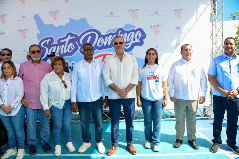 El presidente Luis Abinader agotó ayer una extensa agenda por el municipio Santo Domingo Norte.