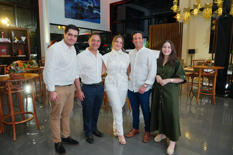 Bruno Aliaga, Alfredo Najri, Silvana Najri, Christian Inoa y Gina Mejía