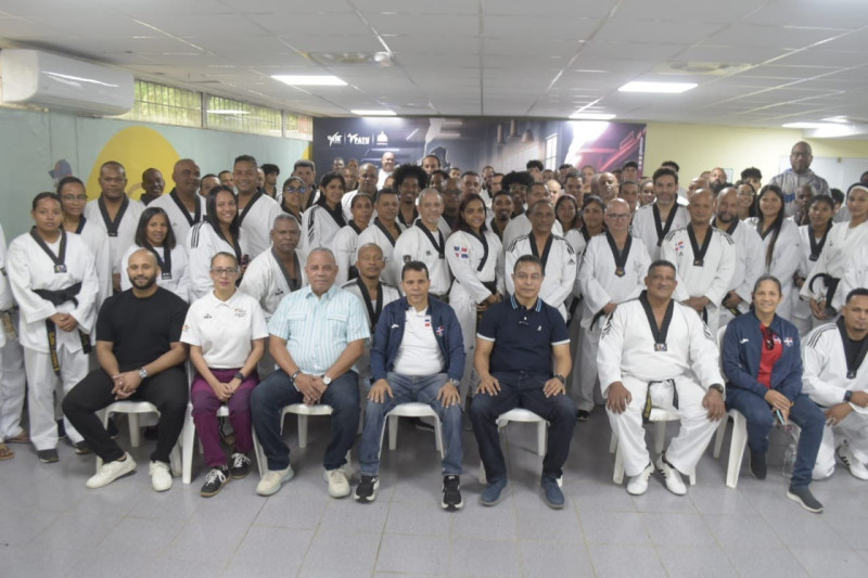 Participantes en el seminario organizado por la Federación Dominicana de Taekwondo.