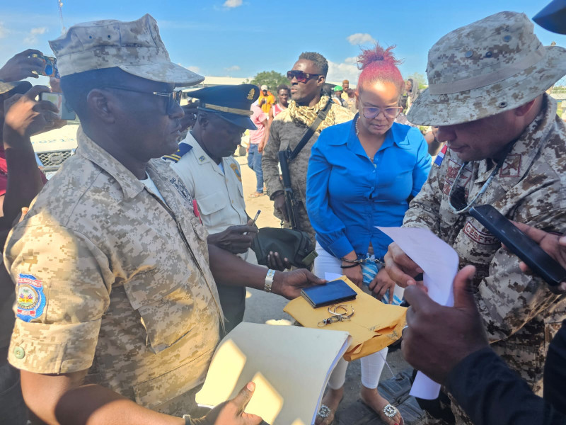 Fajardo Liriano María Estela fue recibida por agentes de la Dirección General de Migración y del Cuerpo Especializado en Seguridad Fronteriza Terrestre.