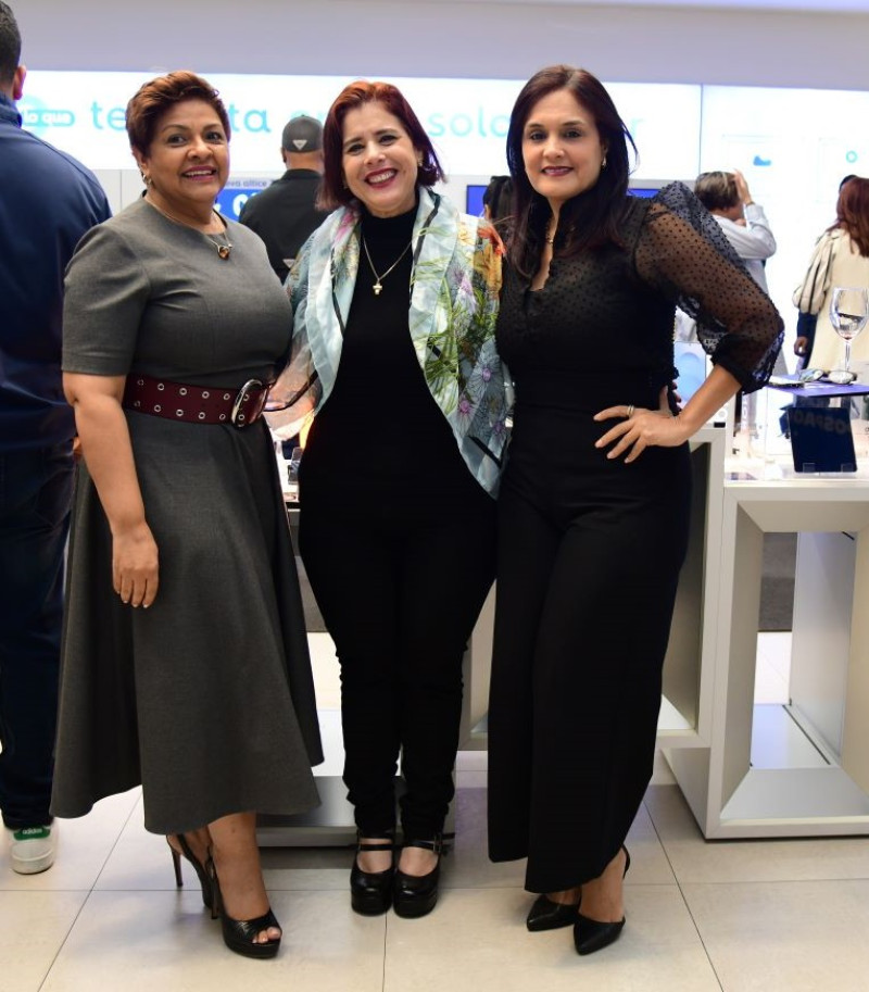 Soraida Soto, Gilda Váaquez y Liza Arzeno.